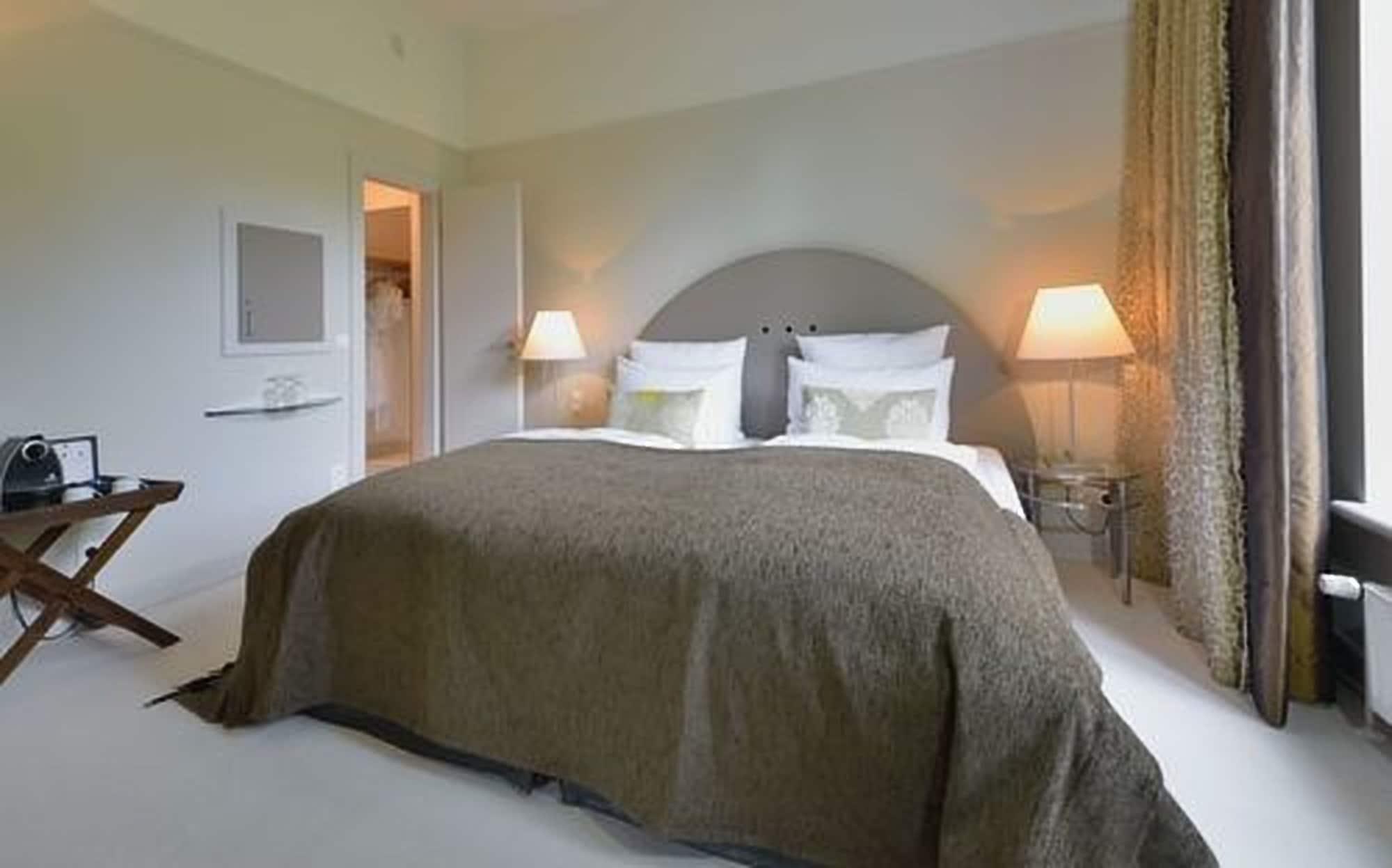 Privathotel Lindtner Hamburg Ngoại thất bức ảnh A bedroom at the hotel