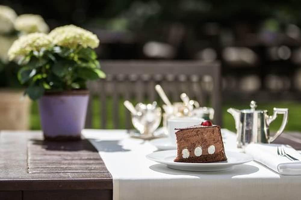 Privathotel Lindtner Hamburg Ngoại thất bức ảnh A Black Forest gâteau