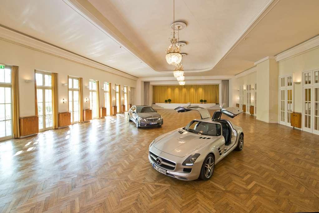 Privathotel Lindtner Hamburg Tiện nghi bức ảnh Mercedes-Benz Museum