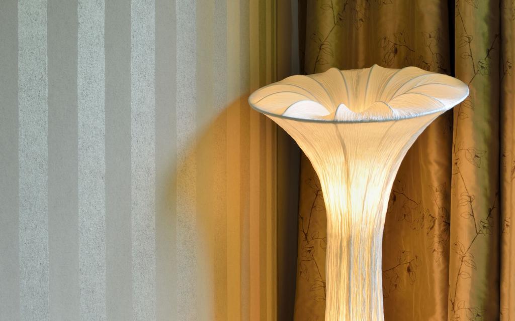 Privathotel Lindtner Hamburg Ngoại thất bức ảnh A floor lamp