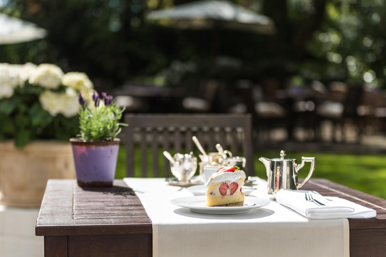 Privathotel Lindtner Hamburg Ngoại thất bức ảnh A table set for afternoon tea