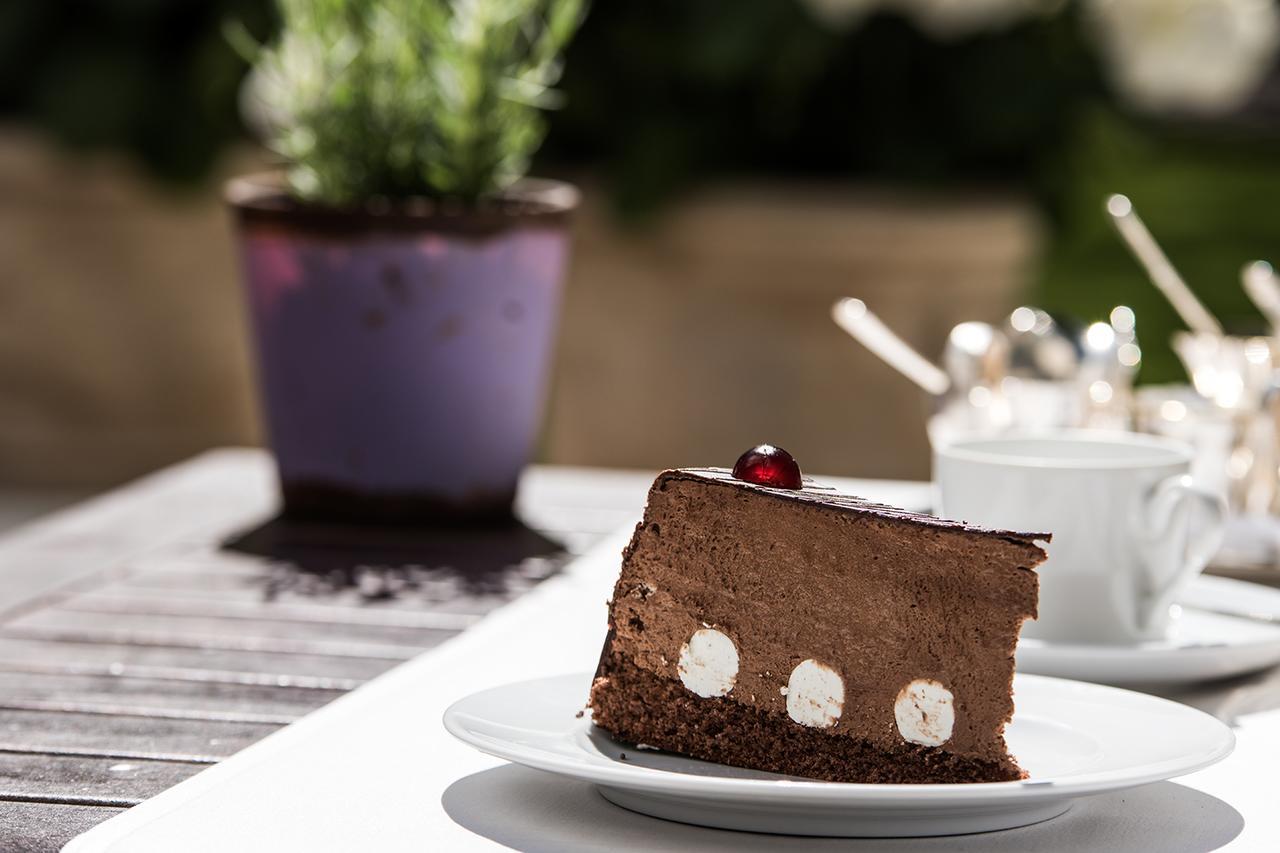 Privathotel Lindtner Hamburg Ngoại thất bức ảnh A piece of chocolate cheesecake