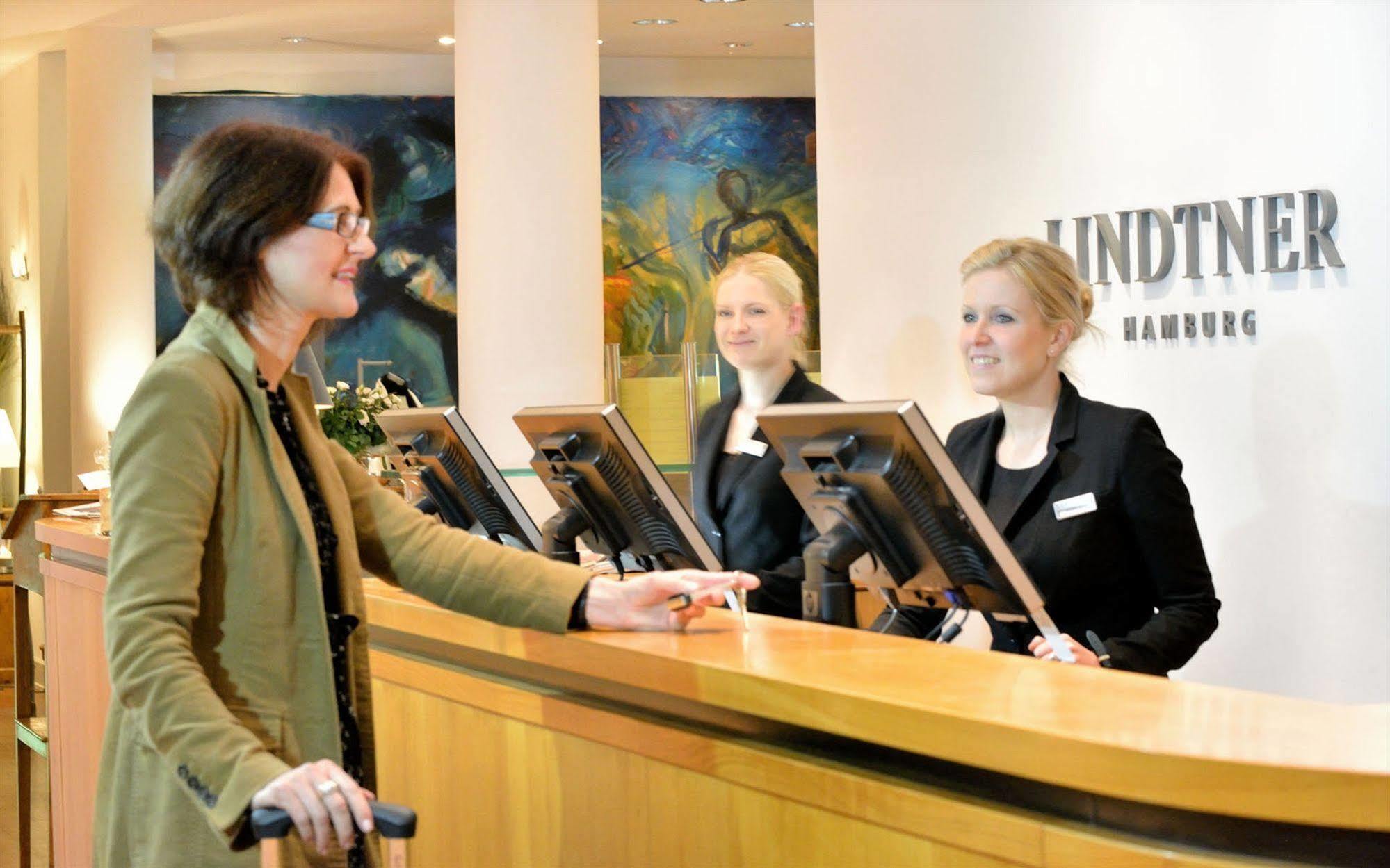 Privathotel Lindtner Hamburg Ngoại thất bức ảnh Reception at the Lindtner Hotel, Hamburg