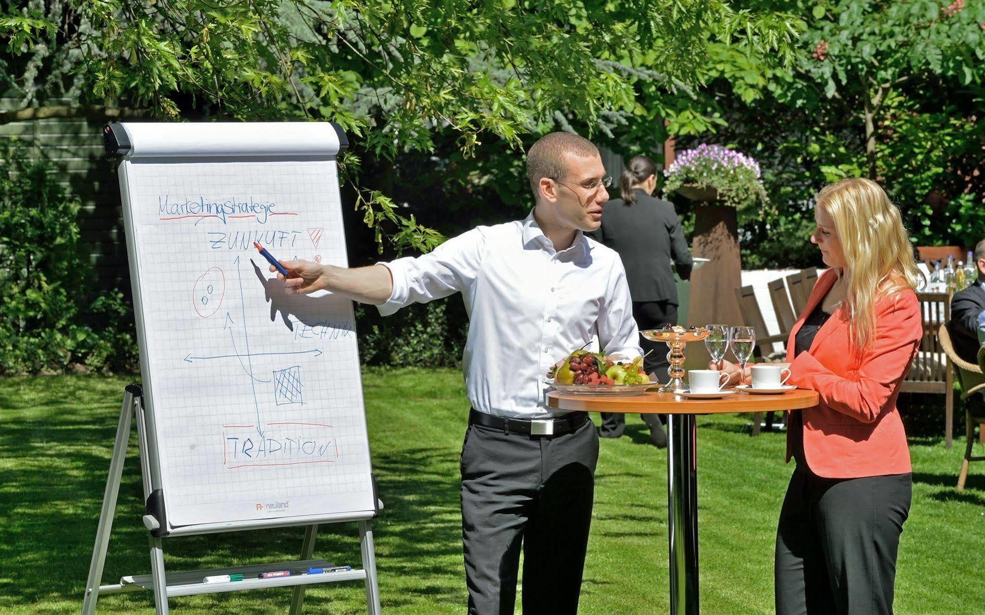 Privathotel Lindtner Hamburg Ngoại thất bức ảnh A flipchart