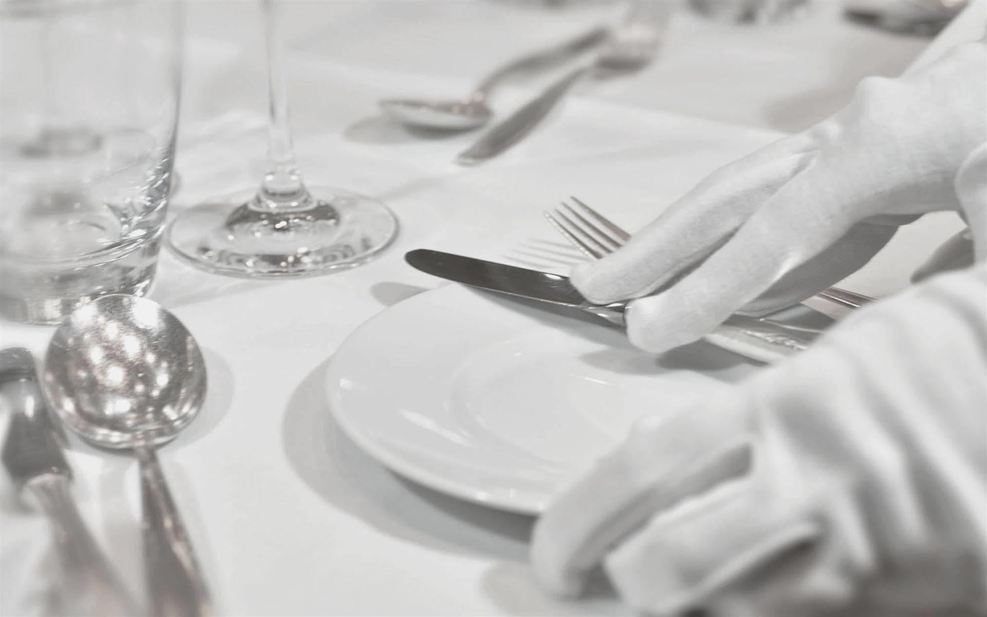 Privathotel Lindtner Hamburg Ngoại thất bức ảnh A table set for fine dining