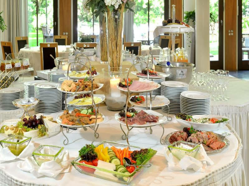 Privathotel Lindtner Hamburg Ngoại thất bức ảnh A buffet
