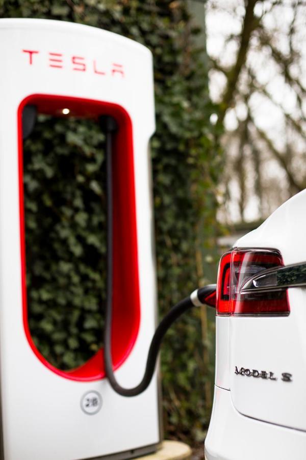 Privathotel Lindtner Hamburg Ngoại thất bức ảnh Tesla Supercharger